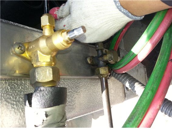 시흥2층 ccc망 1-2호기 냉매 누설 서비스 밸브 교체(2014.5.17)